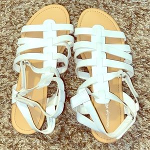 American Eagle white sandals size 6